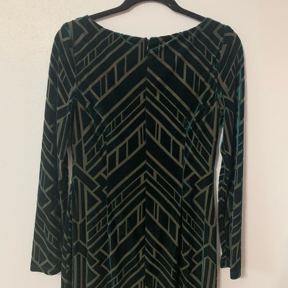 Vince Camuto Emerald Green Burnout Velvet Geometric Dress Sz 6 - Picture 5 of 13